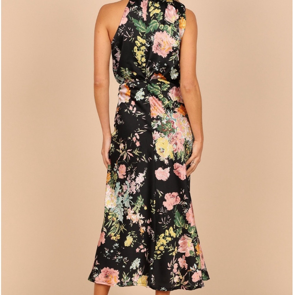Petal & Pup NWT Gorgeous Annabelle Midi Dress in White Floral Satin Size L & XL - Picture 9 of 10